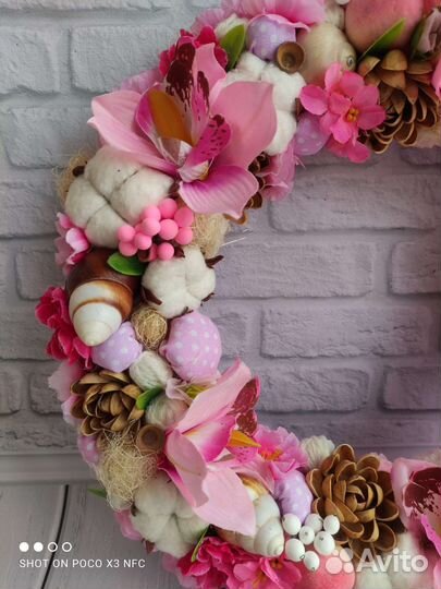 Нежный венок на дверь