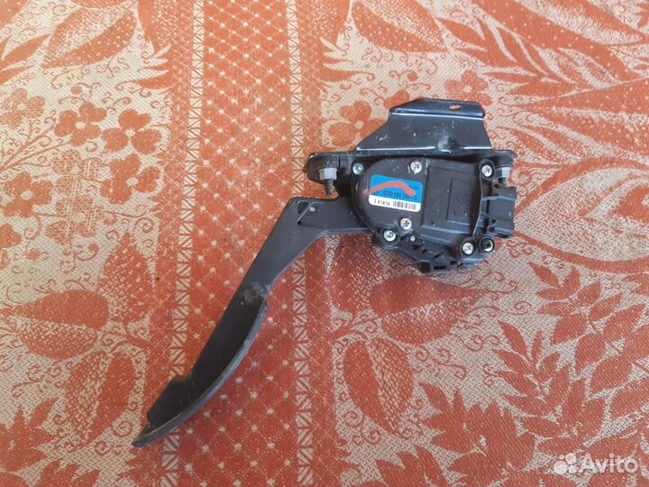 Педаль газа Nissan Terrano D10