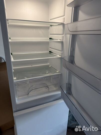 Встраиваемый холодильник Атлант новый