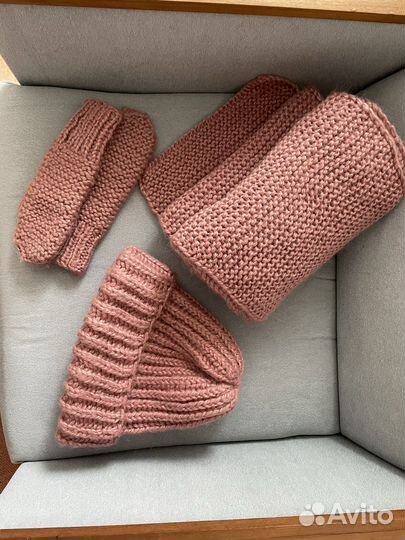 Комплект шапка, шарф и руковицы из шерсти