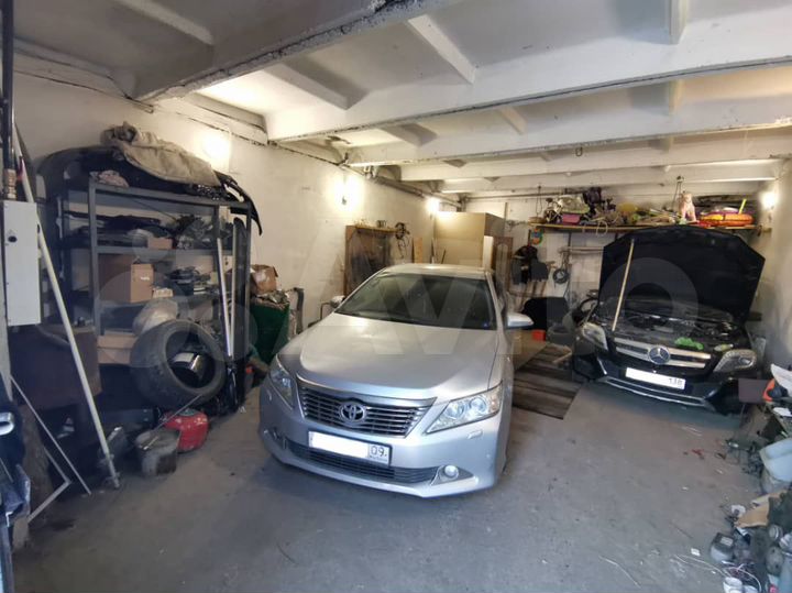 Гараж, > 30 м²