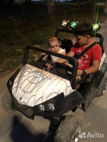 Детский электромобиль двухместный бу