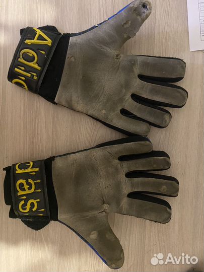 Футбольные вратарские перчатки adidas predator