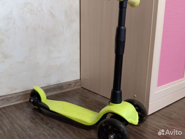 Самокат трехколесный со светящимися колесами