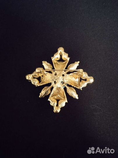 Брошь новая в форме Мальтийского креста