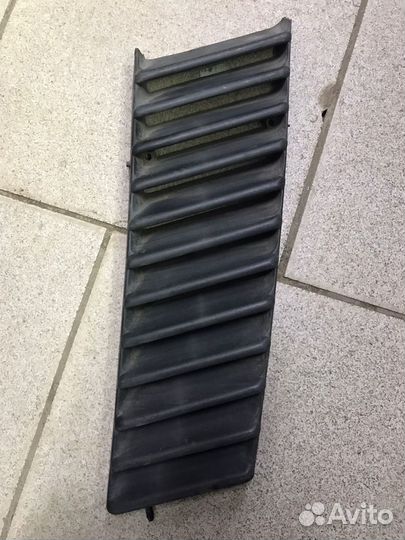 Заглушка RH заднего воздуховода VW Transporter T3