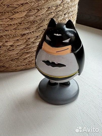 Бетмен фигурка на липучке в машину на торпеду