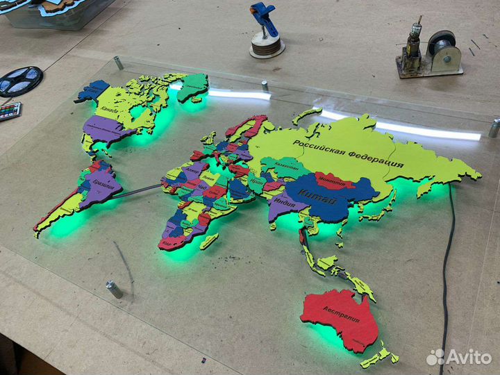 Карта мира деревянная