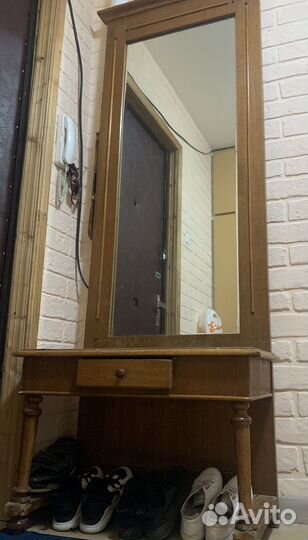 Трюмо с зеркалом