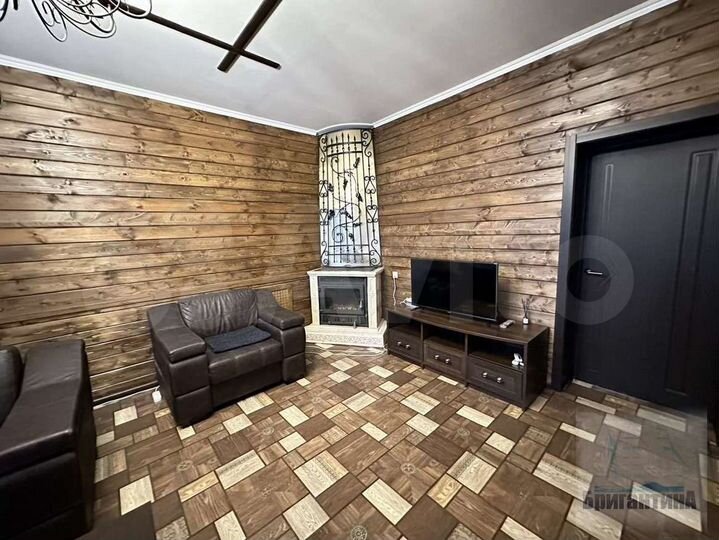 2-к. квартира, 70 м², 2/4 эт.