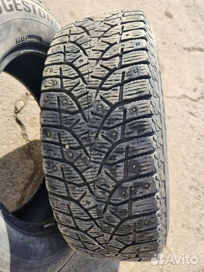 Bridgestone Blizzak Spike-02 235/65 R17