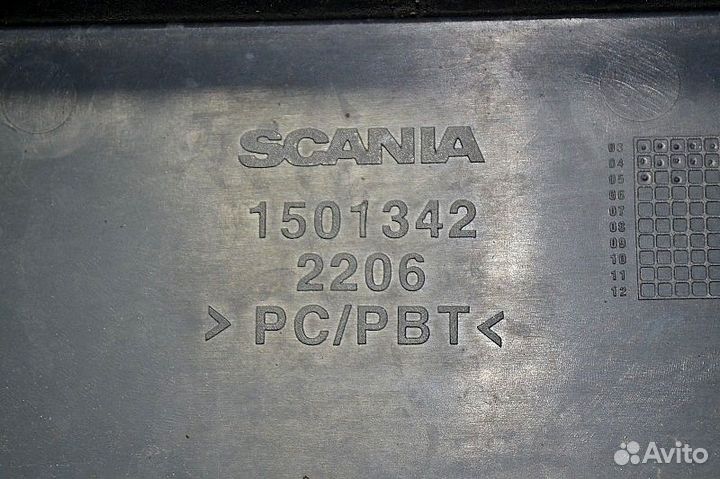 Корпус нижней подножки пластиковый, левый scania P