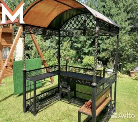 Мангал с крышей