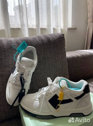 Off white out of office (оригинал)