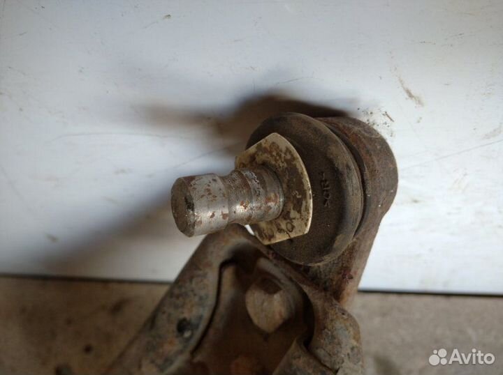 Рычаг передний правый Renault Symbol 1998-2008