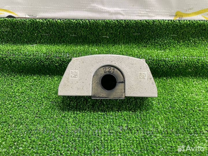 Удерживающая скоба заднего стабилизатора BMW 7