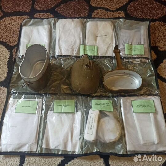 Военные вещи (фляжка, котелок, нацессер)