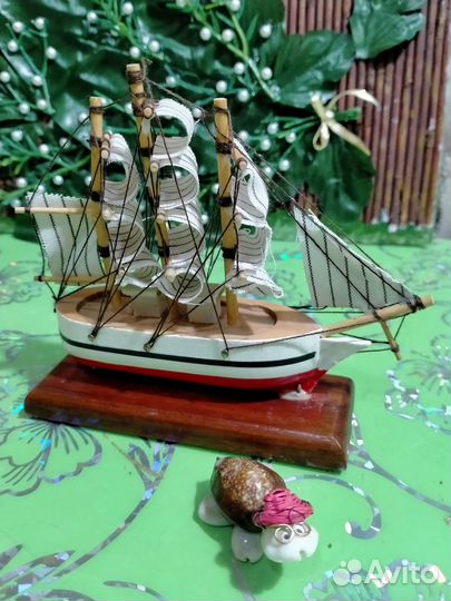 Модель парусника из дерева