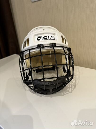 Хоккейный шлем