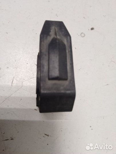 Кронштейн радиатора Volkswagen Bora 1997-2005