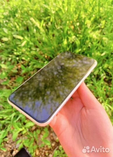 Телефон iPhone XR