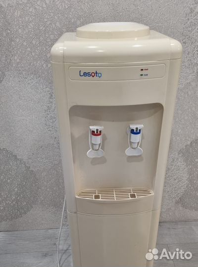 Кулер для воды напольный