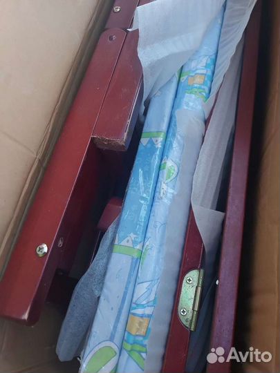 Детская кроватка с маятником