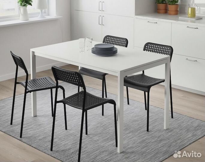 Стол и стулья IKEA