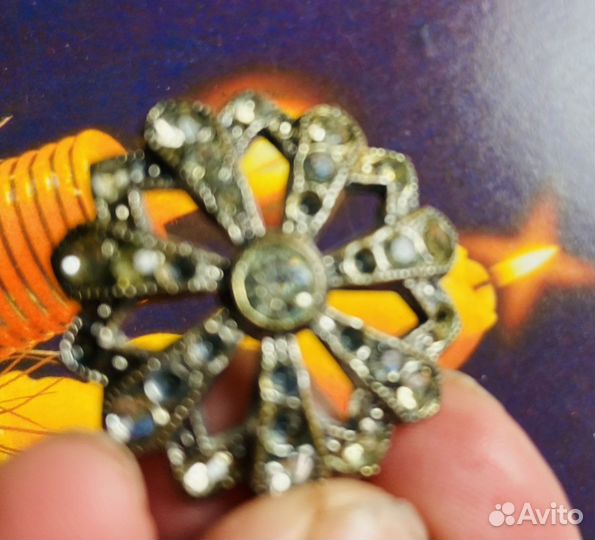 Пуговица старинная со стразами