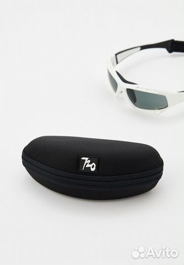 Stingray / Matte Pearl White / Polarized Smoke