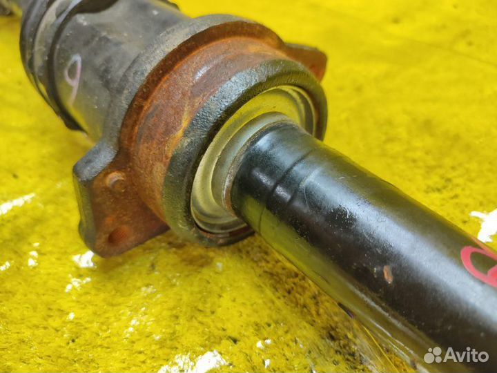 Привод передний правый Toyota Avensis