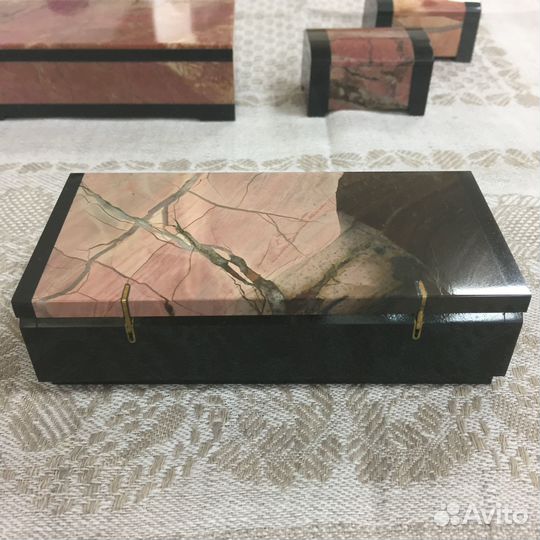 Шкатулка для украшений родонит/яшма
