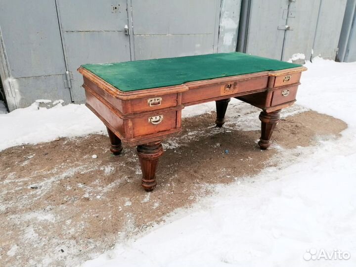 Старинный письменный стол