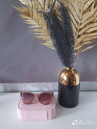 Солнцезащитные очки женские брендовые