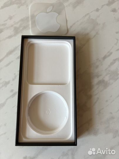 Коробка от iPhone 13 pro зеленая