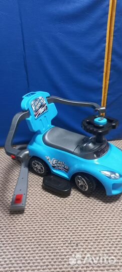 Детская машинка каталка с ручкой