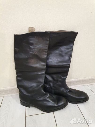 Барометр. Зеркало с термометром. Сапоги офицерские