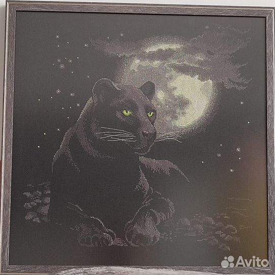 Картина вышита крестом