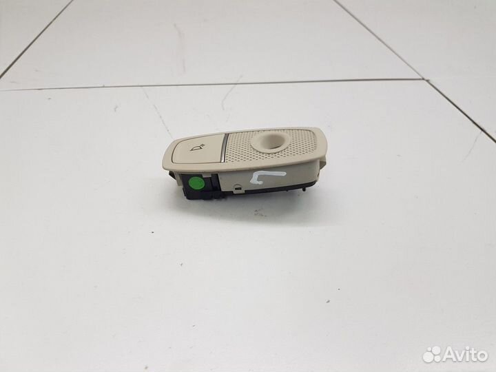 Плафон внутреннего освещения левый (Genesis G80 I)