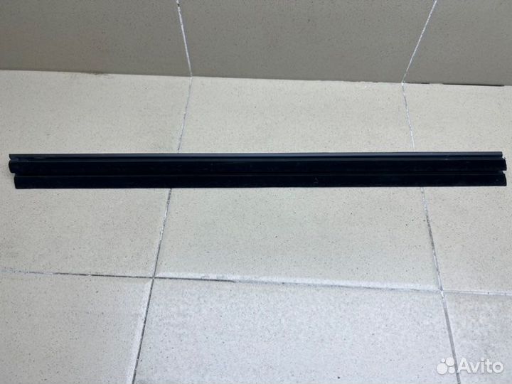 Накладка стекла заднего левая Suzuki Sx4 седан