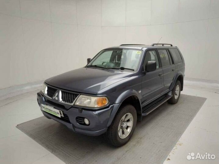 Отбойник двери багажника Mitsubishi Pajero Sport