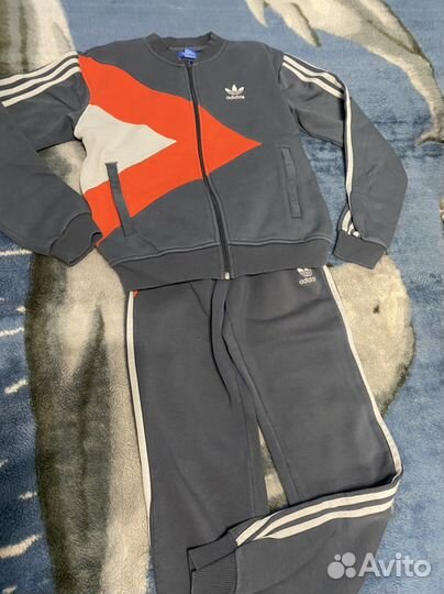 Спортивный костюм adidas