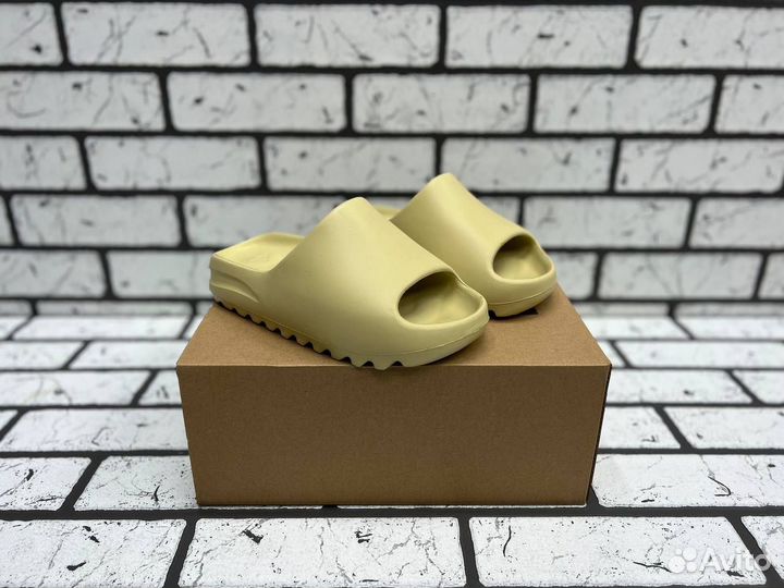 Сланцы Adidas Yeezy Slide Desert Sand (36-45)