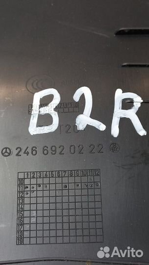 Обшивка салона правая Mercedes-Benz B-Class B180