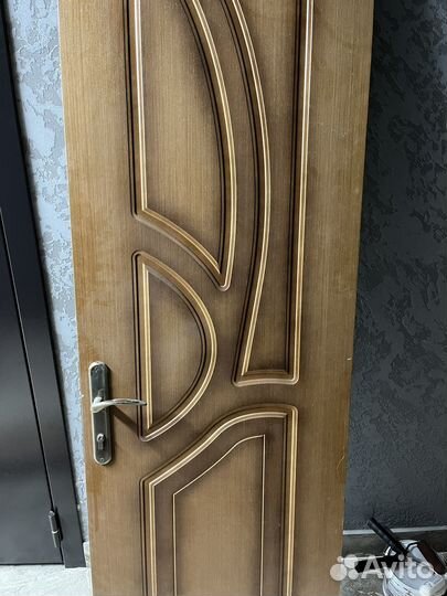 Дверь деревянная 600 с коробкой и замком бу