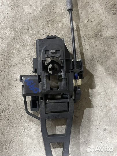 Кронштейн ручки двери передний правый ford focus 3