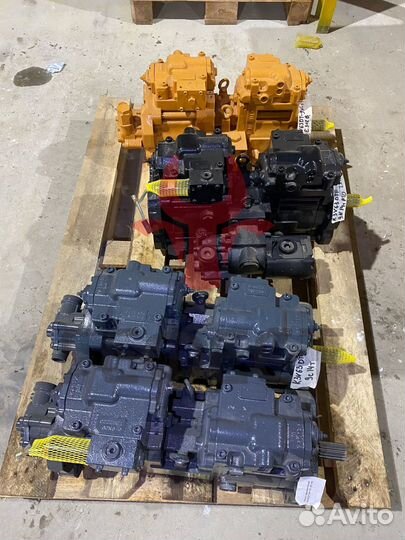 Основной насос Hitachi ZX240N-3
