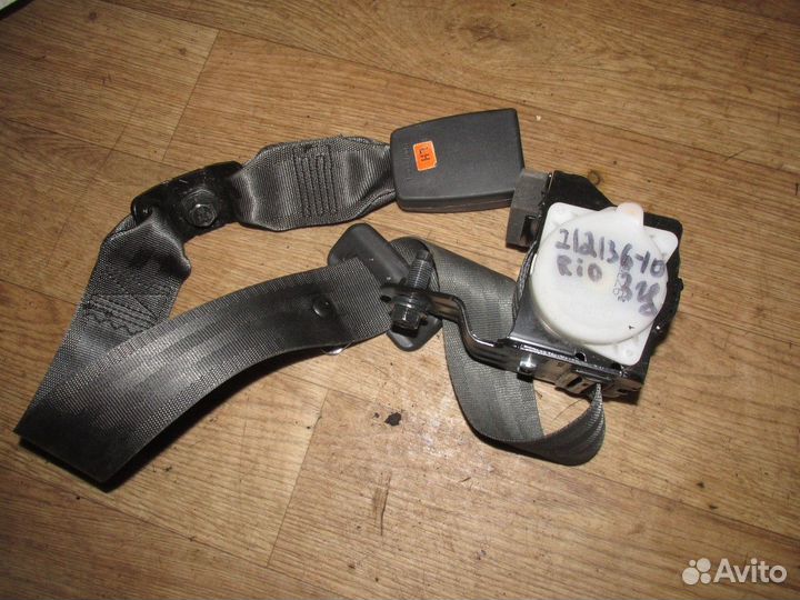 Ремень безопасности задний центральный (Kia Rio)