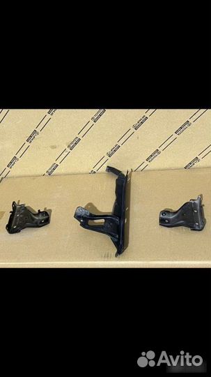 Стойка замка капота Toyota Land Cruiser 200