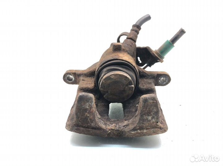 Суппорт задний правый Renault Trafic 2.0 DCI 2010